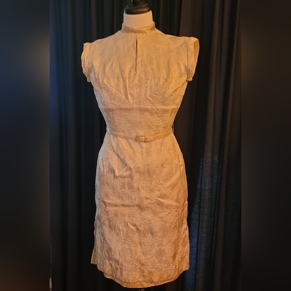 1940s-60s Vintage Brocade gold and ivory dress - joarbit.com